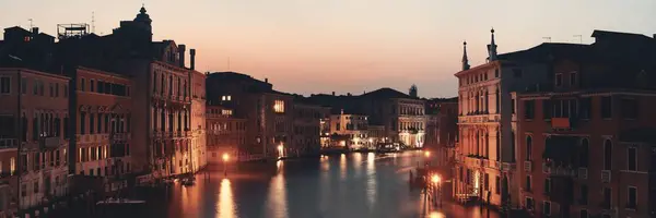 베네치아 운하는 역사적 건물들로 파노라마를 바라본다 이탈리아 — 스톡 사진
