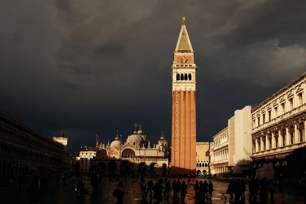 Zvonice Historické Budovy Piazza San Marco Benátkách Itálie — Stock fotografie