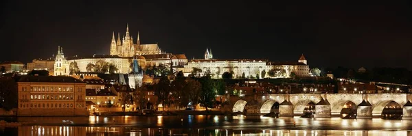 Прага Горизонта Мост Через Реку Чешской Республике Ночью Панорама — стоковое фото