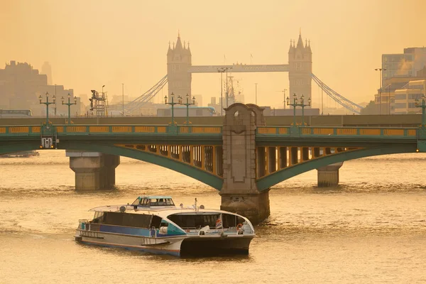 Londons Silhouette Mit Brücken Über Die Themse — Stockfoto