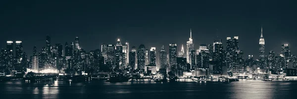 Manhattan Göbeğinde Hudson Nehri Üzerinde Alacakaranlık Manzarası — Stok fotoğraf