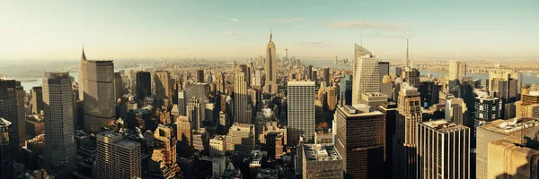 ニューヨーク市超高層ビル屋上都市景観 — ストック写真