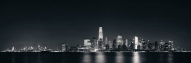 Hudson Nehri üzerindeki New York City şehir merkezi gökyüzü manzarası