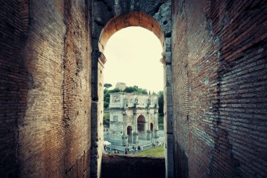 Colosseum Arch Konstantin, dünya bilinen Simgesel Yapı ve Roma, İtalya, sembolü ile kemer.