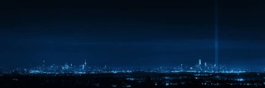 New York şehir manzarası gece panorama ve 11 Eylül anısına ışık
