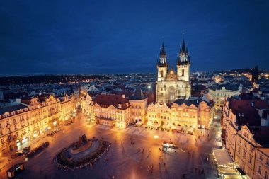 Kilise Our Lady Tn ve Prag manzarası çatı görünümünde Çek Cumhuriyeti'nde önce 