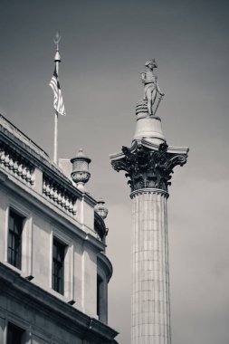 Londra'da Nelson'ın sütun ve vintage lamba.