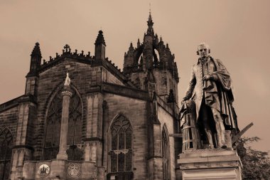 Aziz Giles Katedrali 'nde Buccleuch Dükü (Walter Scott) Edinburgh' un ünlü simgesi olarak anılır. Birleşik Krallık.