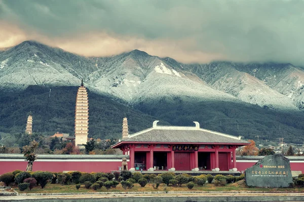 Antike Pagode Dali Chongsheng Kloster Mit Schneebedecktem Berg Cangshan Yunnan — Stockfoto