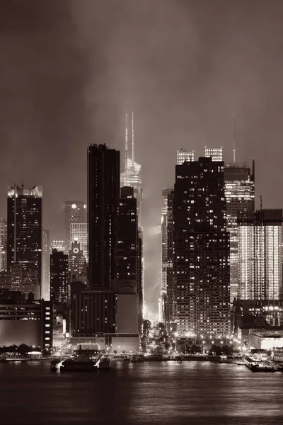 Arranha Céus Centro Manhattan Horizonte Nova York Noite Com Nevoeiro — Fotografia de Stock