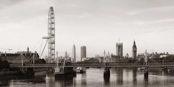 Панорама Реки Тамс Лондонским Эйем Вестминстерским Дворцом Лондоне Черно Белом — стоковое фото