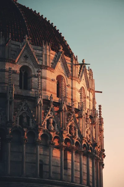 ピアッツァ ミラコリと教会のドームは日没時にイタリアの美しいパターンを持つクローズアップビュー — ストック写真