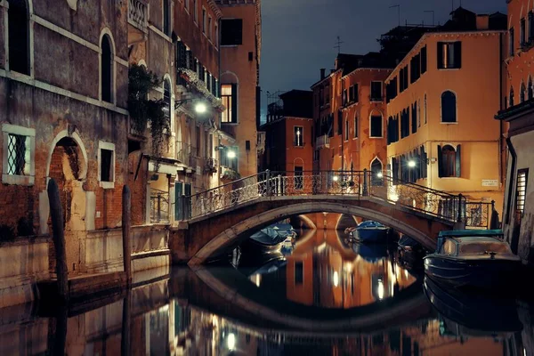 Venedig Kanalblick Bei Nacht Mit Brücke Und Historischen Gebäuden Italien — Stockfoto