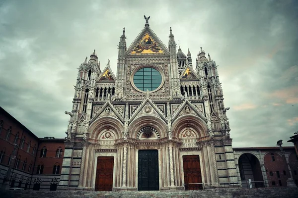 Catedral Siena Close Como Famoso Marco Cidade Medieval Dia Nublado — Fotografia de Stock