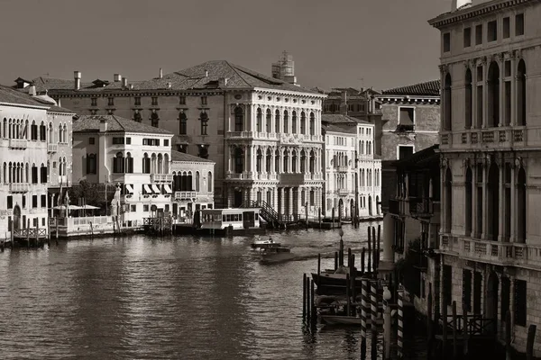 Veneza Vista Canal Com Edifícios Históricos Itália — Fotografia de Stock