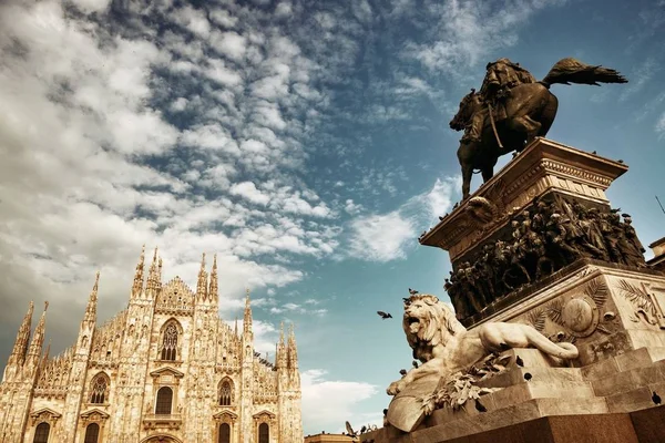 Památník Krále Viktora Emmanuela Katedrálním Náměstí Nebo Piazza Del Duomo — Stock fotografie