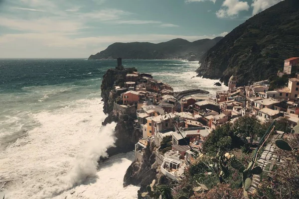 Vernazza Med Byggnader Klippor Över Havet Cinque Terre Italien — Stockfoto