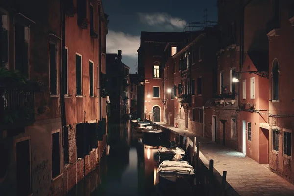 Veneza Vista Para Canal Noite Com Edifícios Históricos Itália — Fotografia de Stock