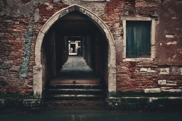 Hallway Fechamento Histórico Edifício Acima Veneza Itália — Fotografia de Stock