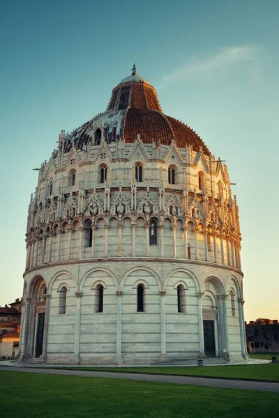 Pisa Piazza Dei Miracoli Con Cúpula Iglesia Italia Atardecer — Foto de Stock