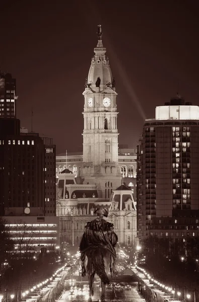 Patung George Washington Dan Balai Kota Pada Malam Hari Philadelphia — Stok Foto