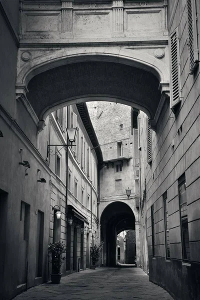 Vista Rua Com Edifícios Antigos Arcada Siena Itália — Fotografia de Stock