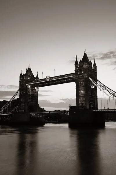 Sylwetka Tower Bridge Nad Tamizą Londynie — Zdjęcie stockowe