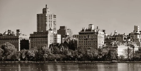 Central Park Manhattan Edifício Luxo Lado Leste Sobre Lago Autumn — Fotografia de Stock