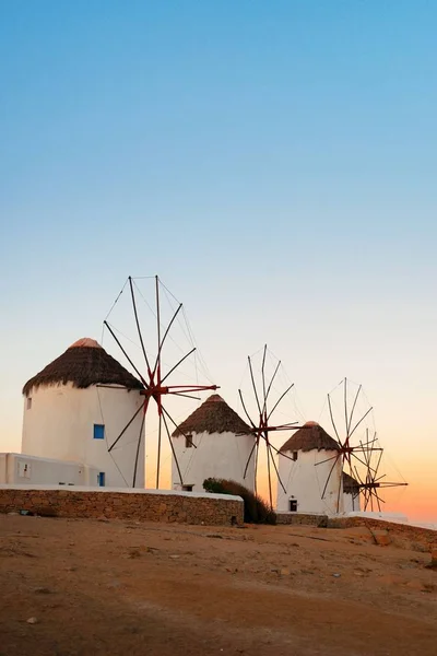 Windmolens Bij Zonsondergang Als Beroemde Bezienswaardigheid Eiland Mykonos Griekenland — Stockfoto