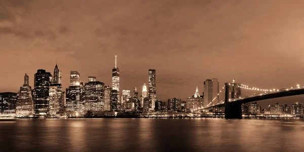 Manhattan Vista Urbana Del Centro Con Puente Brooklyn Por Noche — Foto de Stock