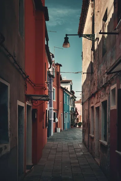 Straatzicht Burano Kleurrijke Historische Gebouwen Venetië Italië — Stockfoto