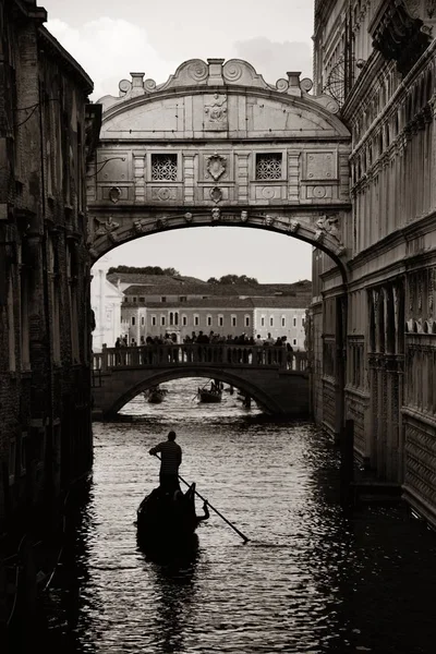 Мост Вздохов Знаменитая Достопримечательность Гондола Венеции Италия — стоковое фото