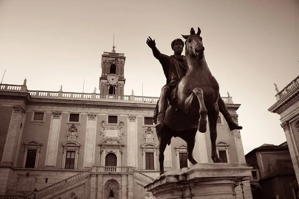 意大利罗马的Campidoglio广场 有Marcus Aurelius的雕像 — 图库照片