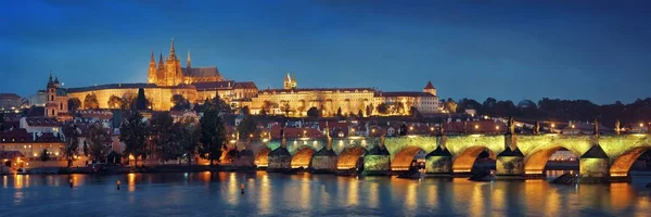 Pražské Panorama Most Přes Řeku České Republice Noci — Stock fotografie