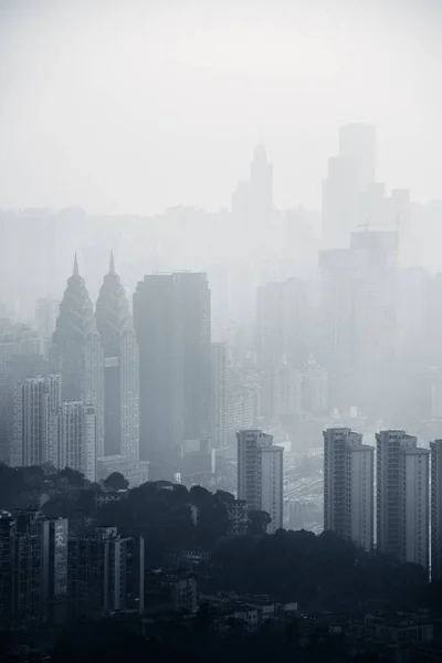 Chongqing Αστική Αρχιτεκτονική Και Τον Ορίζοντα Της Πόλης Στην Ομίχλη — Φωτογραφία Αρχείου