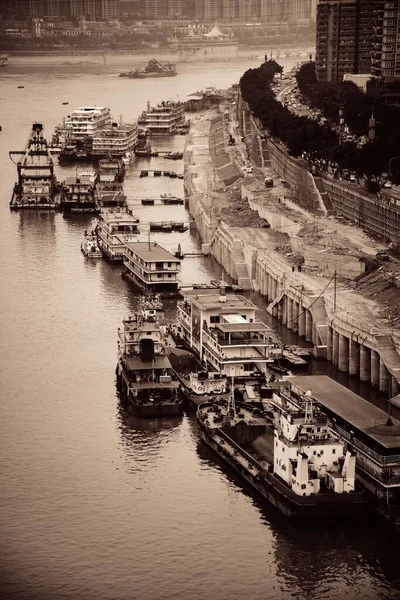 中国重庆河滨水岸码头停车 — 图库照片