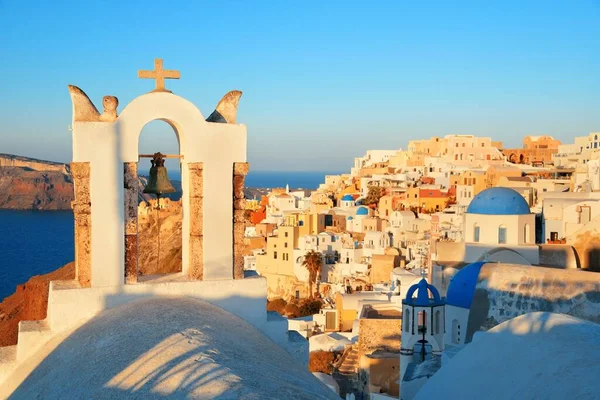 Campanario Isla Santorini Con Arquitectura Tradicional Grecia —  Fotos de Stock