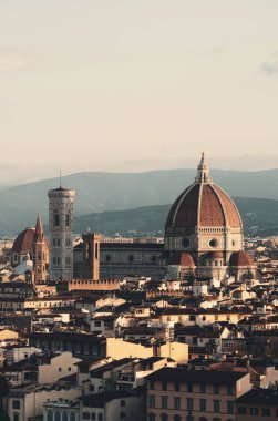 Floransa Katedrali Piazzale Michelangelo 'dan şehrin ufuk çizgisine bakıyor