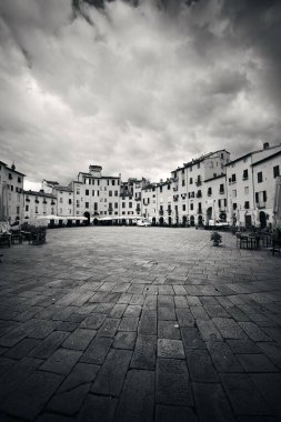 Lucca İtalya 'daki Piazza dell Anfiteatro