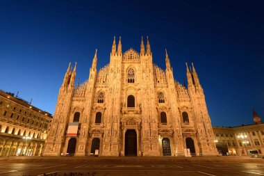 İtalyanca 'da Katedral Meydanı veya Piazza del Duomo İtalya' nın Milano şehrinin merkezidir.. 