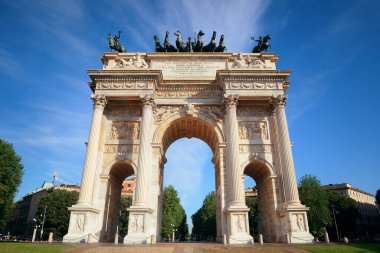 Barış Kemeri, veya İtalyanca Arco della Pace, Milano, İtalya.