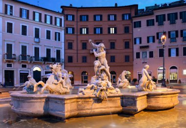  İtalya, Roma 'daki Piazza Navona' da Neptün Çeşmesi.