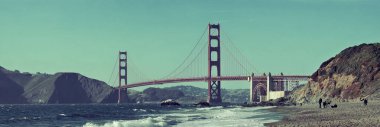 baker Beach ünlü dönüm noktası olarak san Francisco Golden gate Köprüsü panorama.