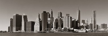 Doğu Nehri üzerinde gökdelenleri olan Manhattan finans bölgesi.