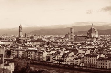 Floransa Katedrali Piazzale Michelangelo 'dan şehrin ufuk çizgisine bakıyor