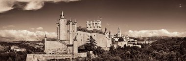 İspanya 'nın ünlü simgesi Segovia Panoraması' ndan Alcazar.