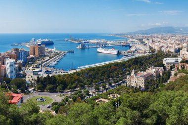 İspanya 'daki dağın tepesinden Malaga' nın panoramik görüntüsü.