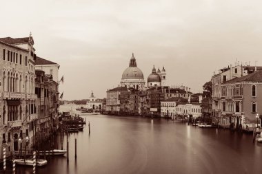 Venedik kilise Santa Maria della Salute ve İtalya uzun pozlama ile kanal.