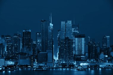 Manhattan şehir merkezi gökdelenleri ve New York şehri geceleri gökdelenleri