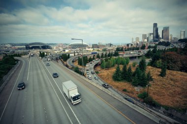 Karayolu ve trafik Seattle şehir mimarisi ile